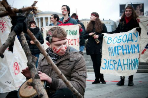 Свободу мирным собраниям